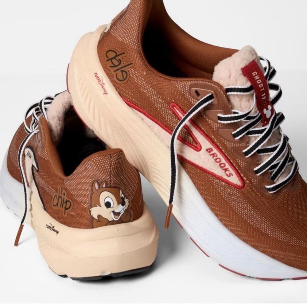 Brooks RunDisney Ghost 17 Chip n Dale Brown Neutral Running Shoes New 9.5 wide